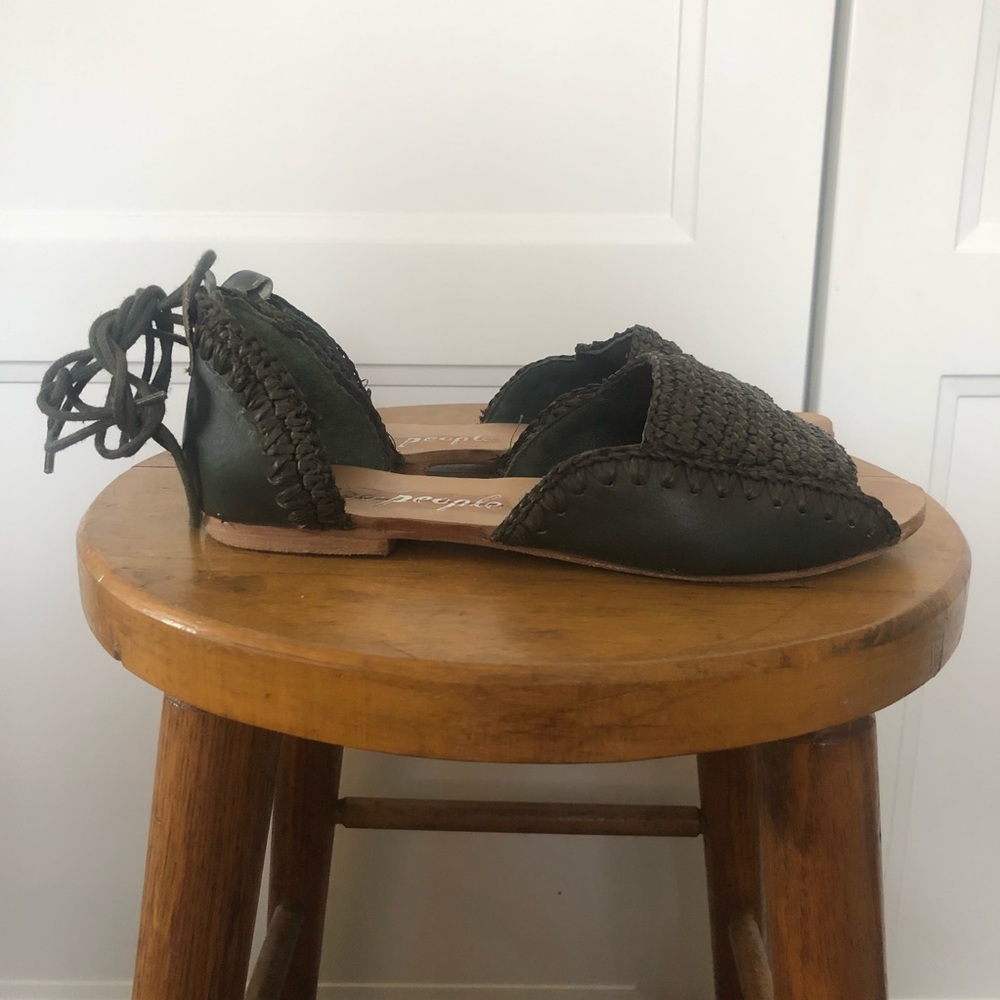 FREE PEOPLE leather & raffia flats with ties